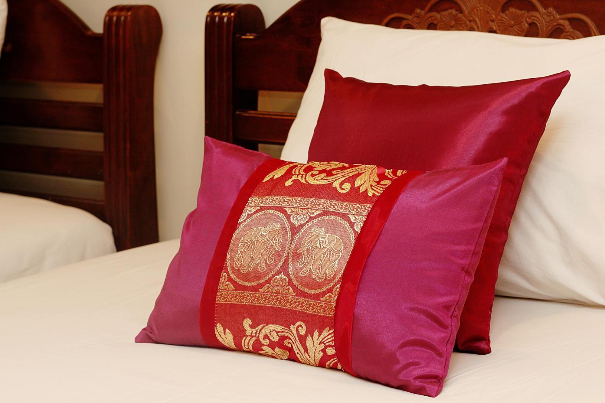 Hotel Sky Silk Decoration House Patong Exterior foto
