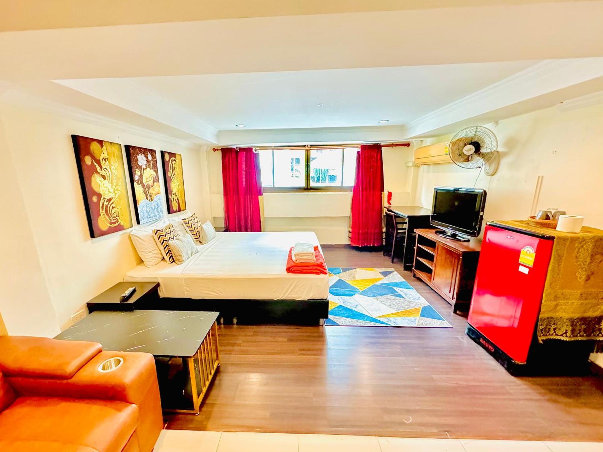 Hotel Sky Silk Decoration House Patong Exterior foto