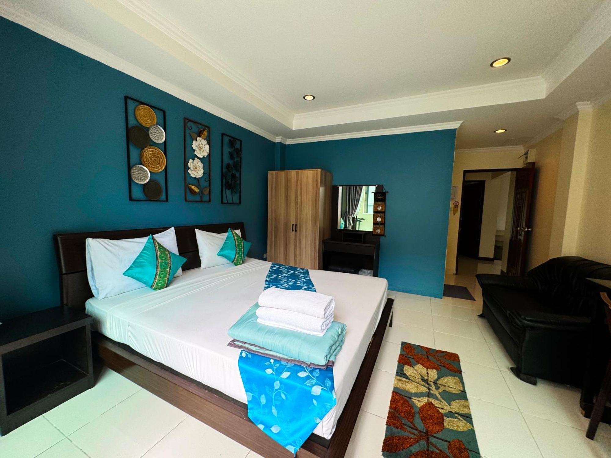 Hotel Sky Silk Decoration House Patong Exterior foto